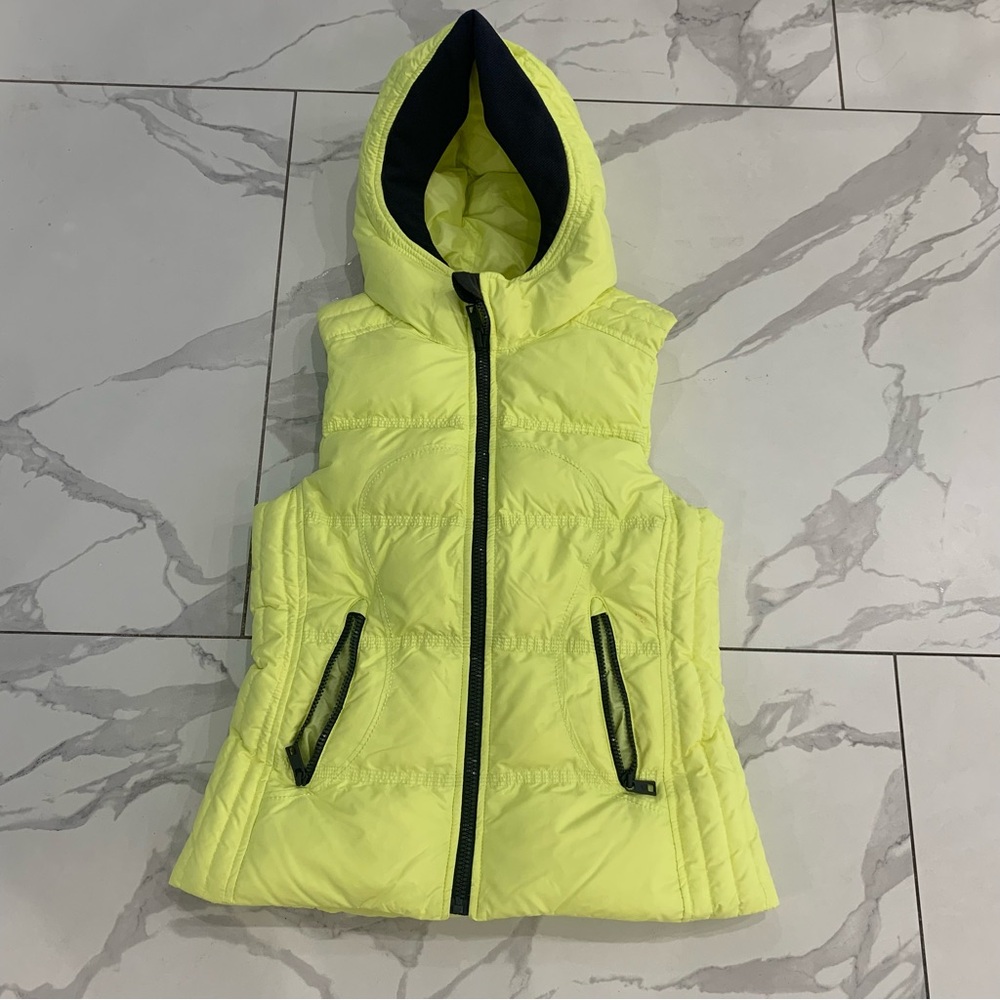 LULULEMON Peace Of Mind Vest Women Sz 6 Bright Yellow Fill Goose Down reversible